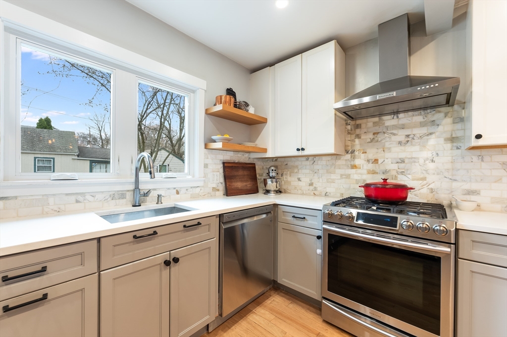 8 Horton Street Saugus, MA 01906 - Photo 13 of 41