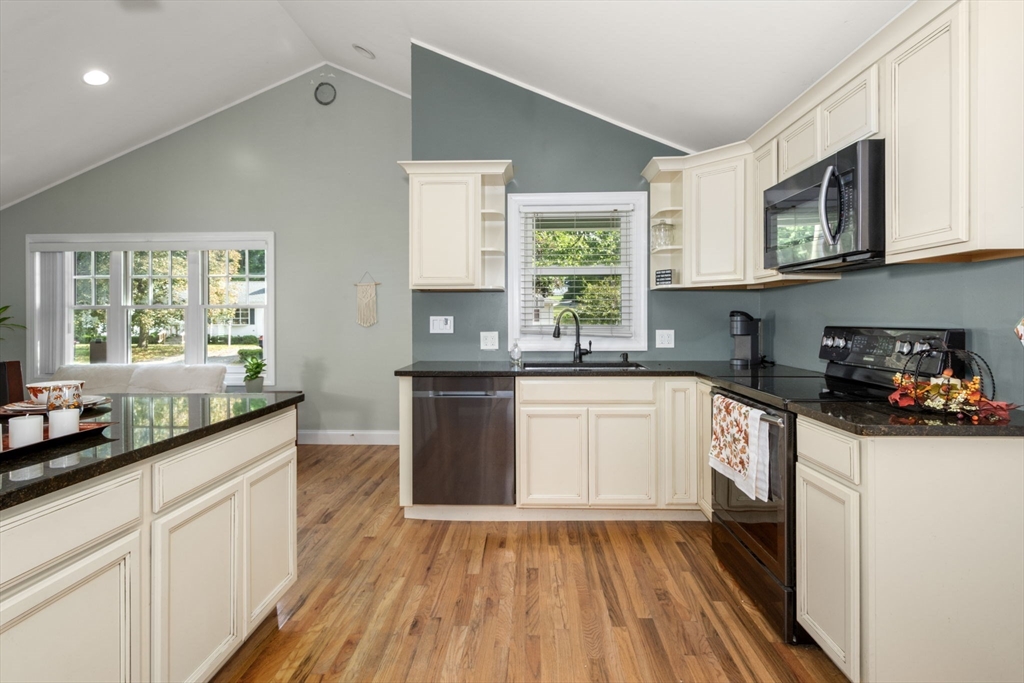 130 Mazarin Street Springfield, MA 01151 - Photo 3 of 36 Gallery Image 3