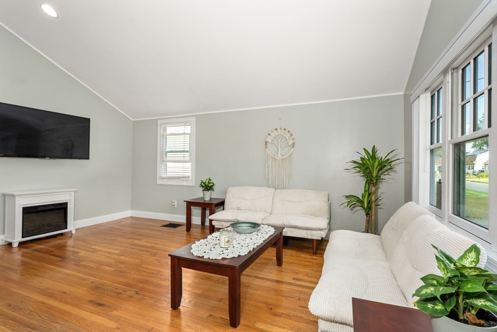130 Mazarin Street Springfield, MA 01151 - Photo 8 of 36 Gallery Image 8