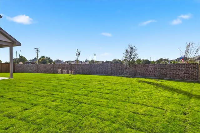 a view of an house with backyard and a garden