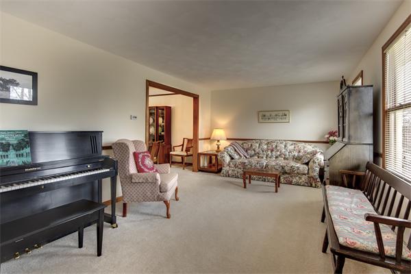 40 Westcott Road Hopedale, MA 01747 - Photo 5 of 30 Gallery Image 5