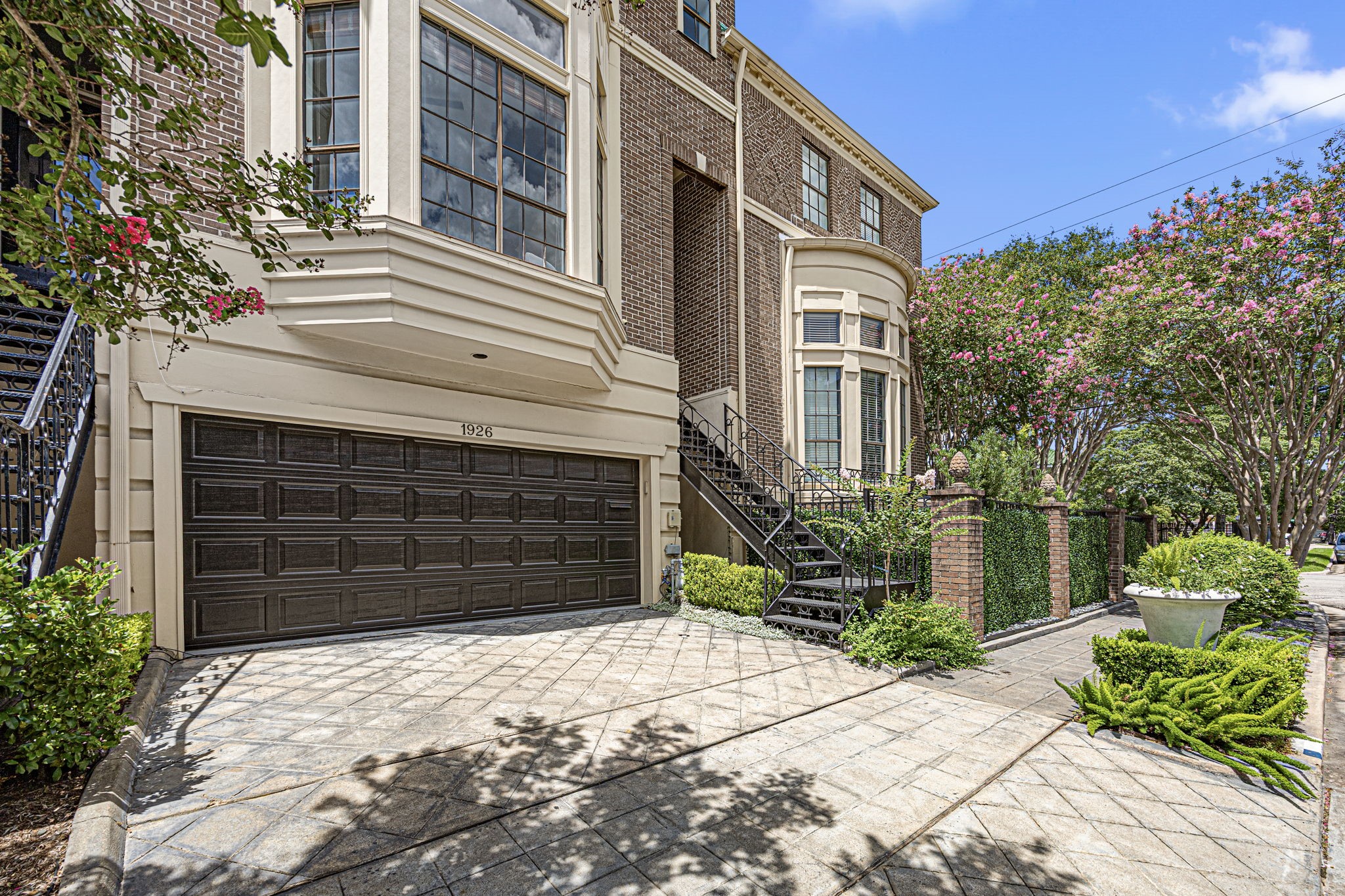1926 Indiana Street Houston, TX 77019 - Photo 3 of 26