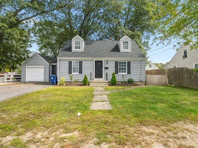 $400,000 | 40 Buttonwoods Avenue, Warwick, RI 02886