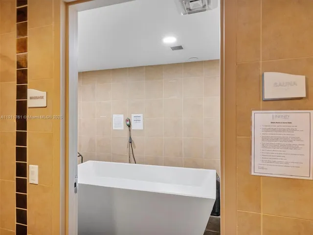 $2,450 | 60 Southwest 13th Street, Unit 2119, Miami, FL 33130