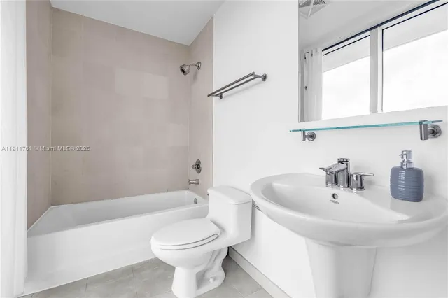 $2,450 | 60 Southwest 13th Street, Unit 2119, Miami, FL 33130