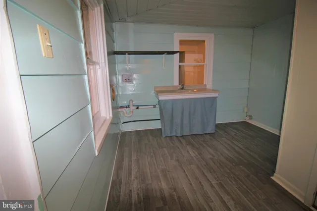 a view of empty room with windows