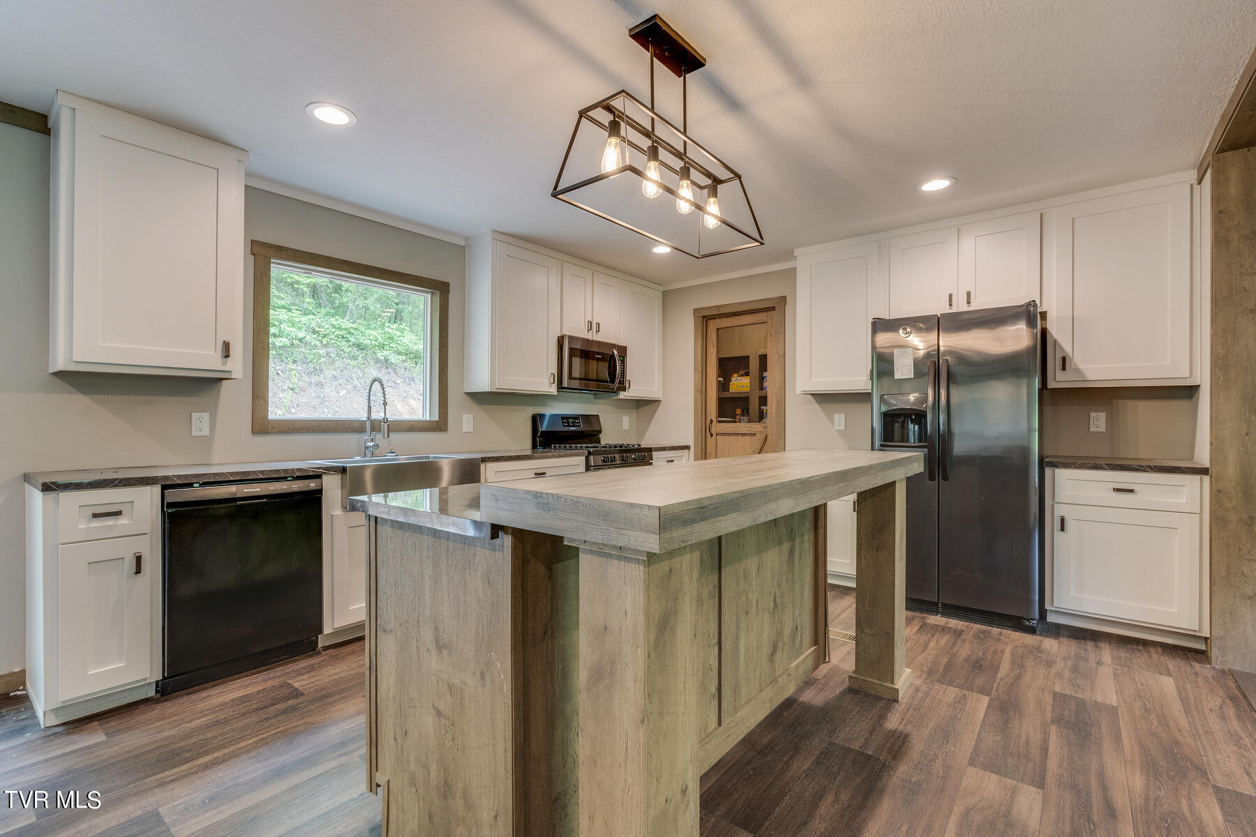 343 Butcher Valley Road Rogersville, TN 37857 - Photo 9 of 36 009