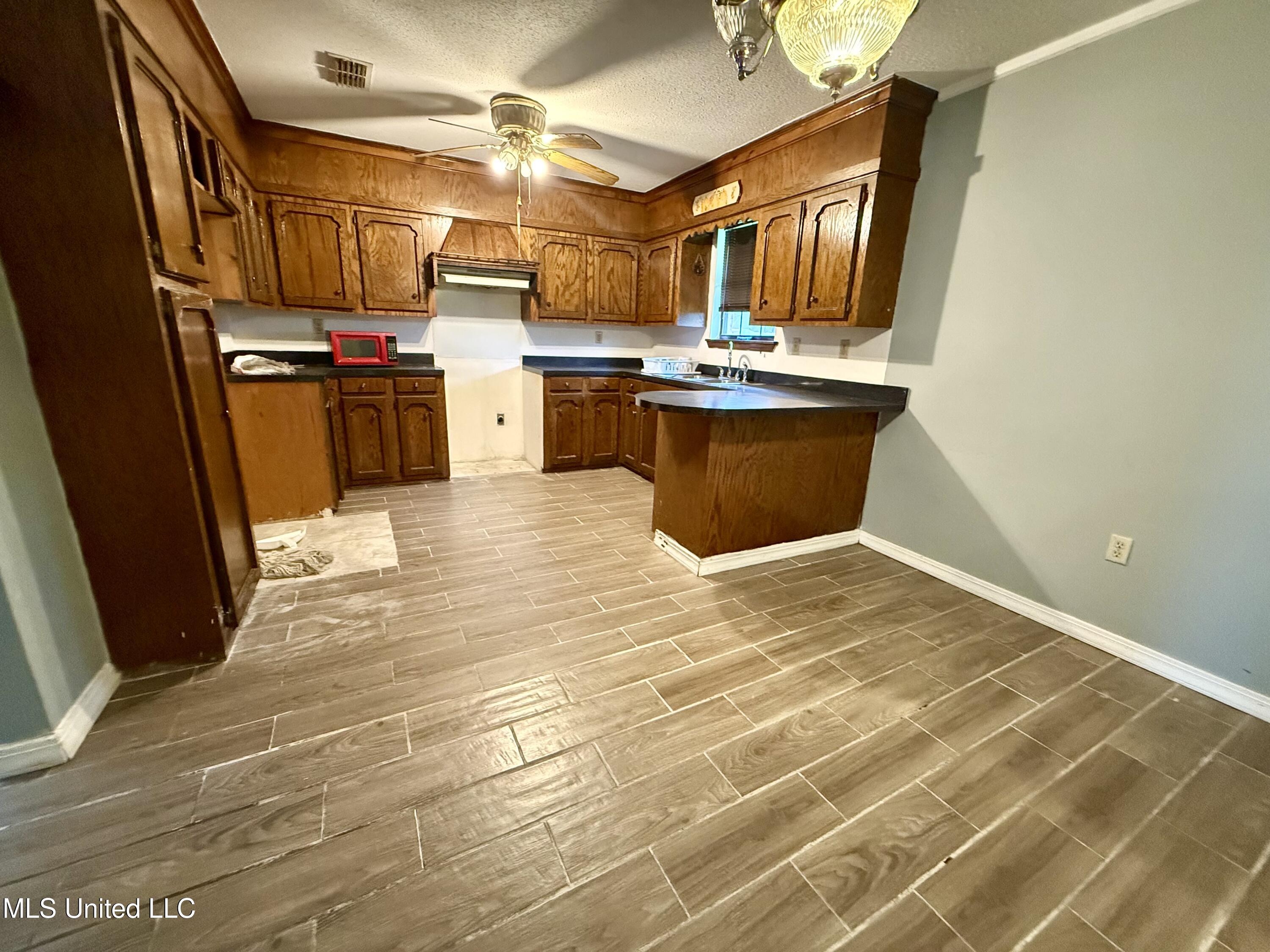 312 Oak Grove Road Tylertown, MS 39667 - Photo 5 of 16 IMG_1533