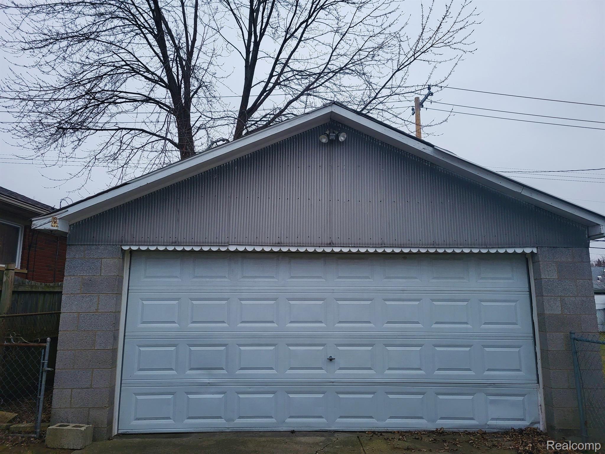 8308 Stephens Road Warren, MI 48089 - Photo 26 of 27 2 Car garage with power