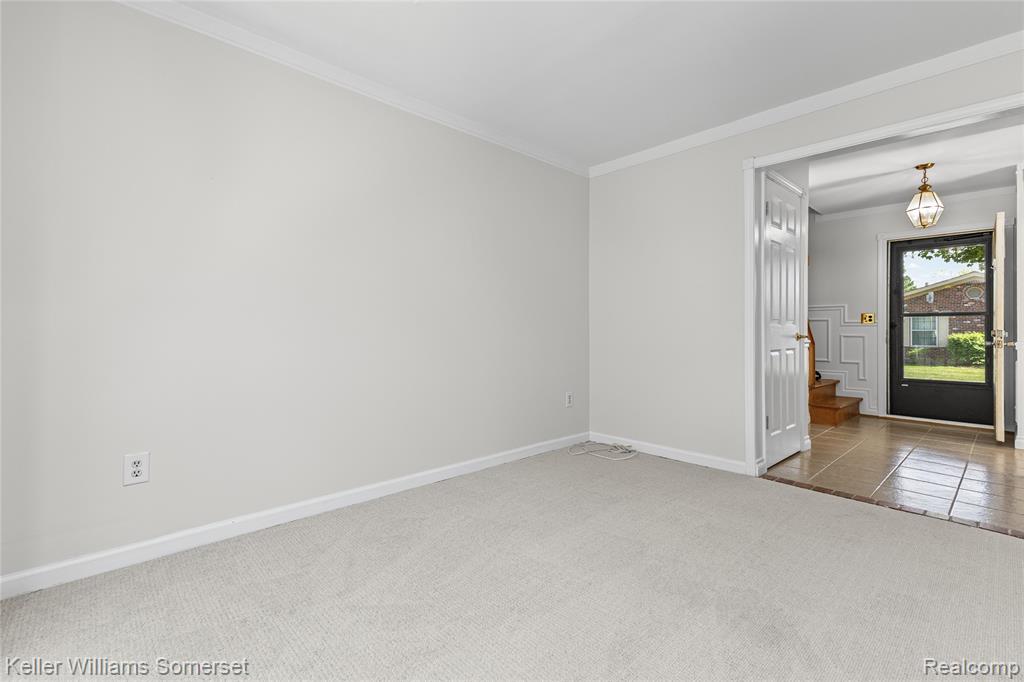 2907 Roundtree Drive Troy, MI 48083 - Photo 11 of 33