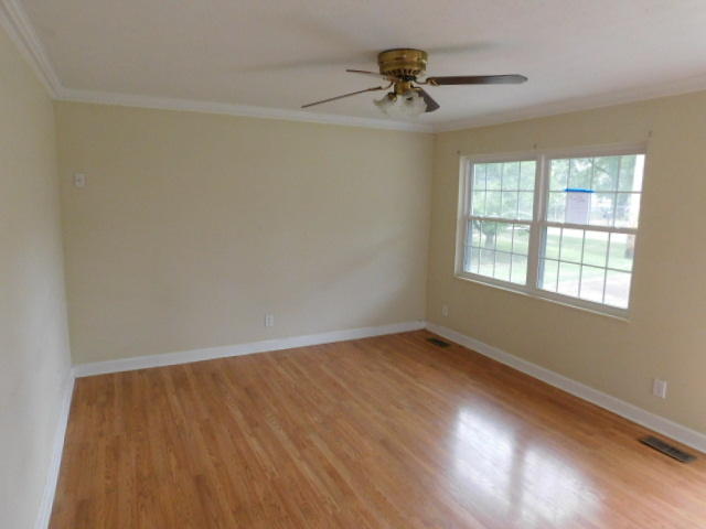 2316 Sun Valley Road Knoxville, TN 37921 - Photo 8 of 15 8 LIVING-ROOM