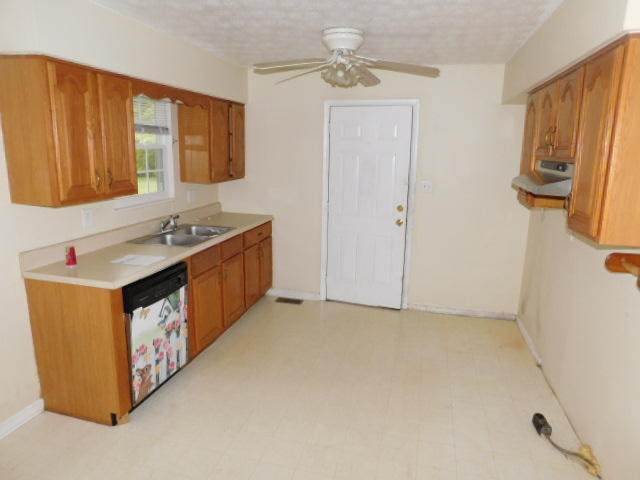 2316 Sun Valley Road Knoxville, TN 37921 - Photo 10 of 15 10 KITCHEN