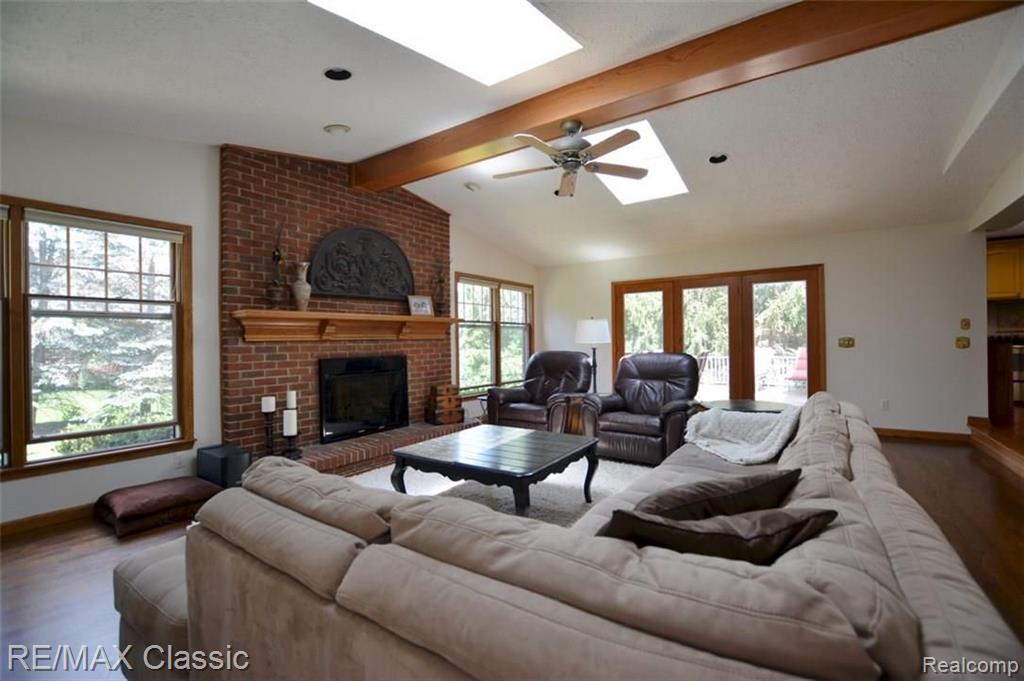 21635 Stanstead Road Northville, MI 48167 - Photo 13 of 41