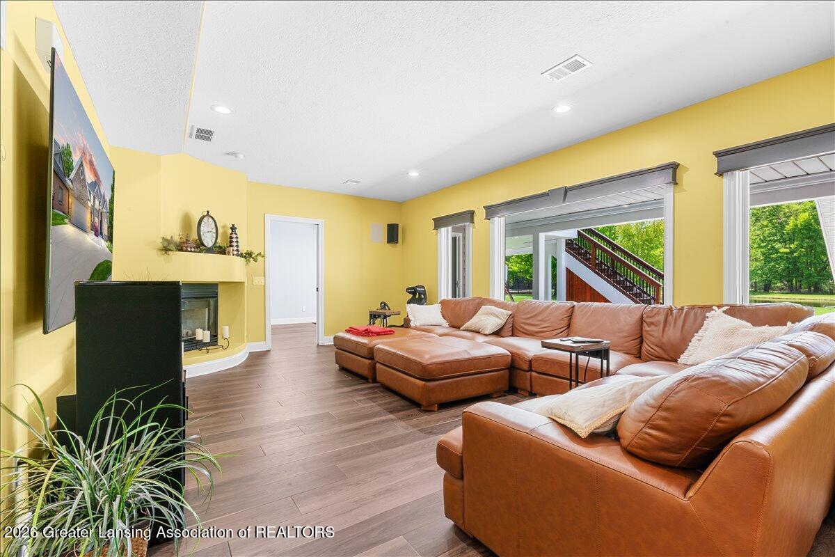 410 West Spring Meadows Lane Dewitt, MI 48820 - Photo 47 of 89 075-Media Jett - 35