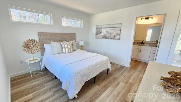 $299,000 | 2930 21st St Lane Northeast, Hickory, NC 28601