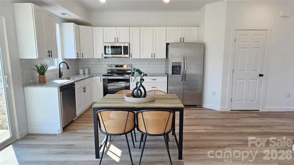 $299,000 | 2930 21st St Lane Northeast, Hickory, NC 28601