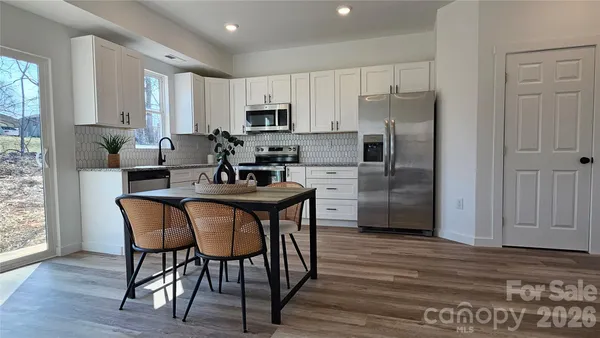 $299,000 | 2930 21st St Lane Northeast, Hickory, NC 28601