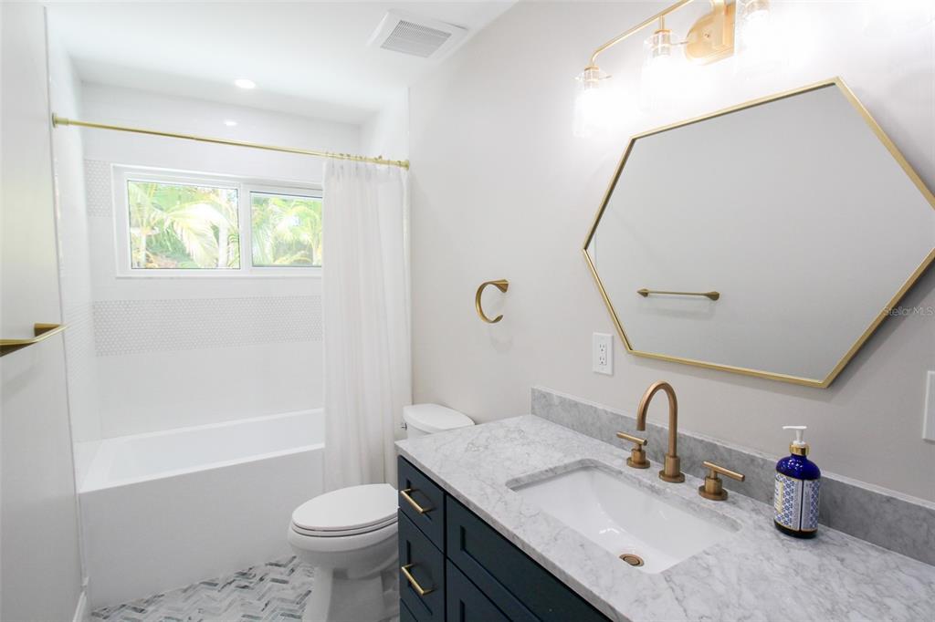 691 Russell Street Longboat Key, FL 34228 - Photo 14 of 38