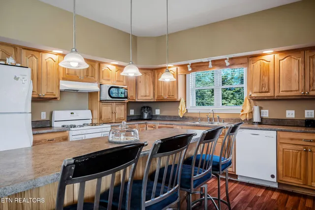 $749,900 | 8725 Sparta Highway, Sparta, TN 38583