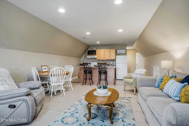 $749,900 | 8725 Sparta Highway, Sparta, TN 38583