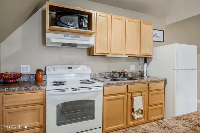 $749,900 | 8725 Sparta Highway, Sparta, TN 38583