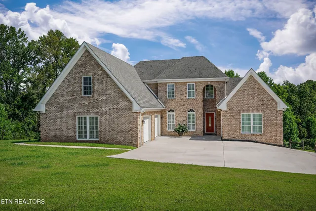 $749,900 | 8725 Sparta Highway, Sparta, TN 38583