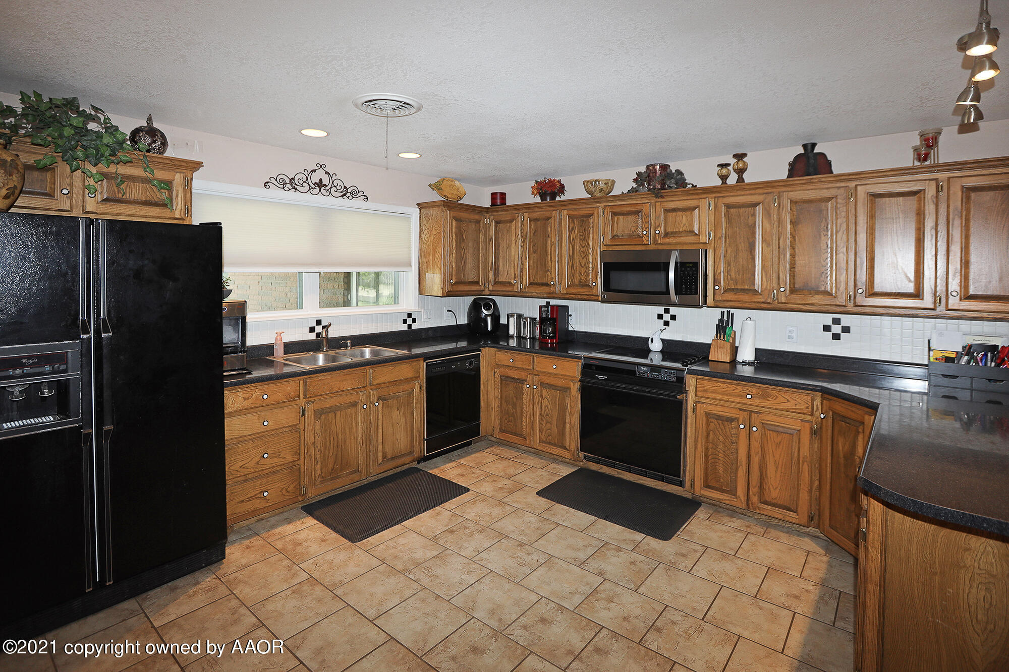 8609 Valleyview Drive Amarillo, TX 79110 - Photo 14 of 31 Kitchen