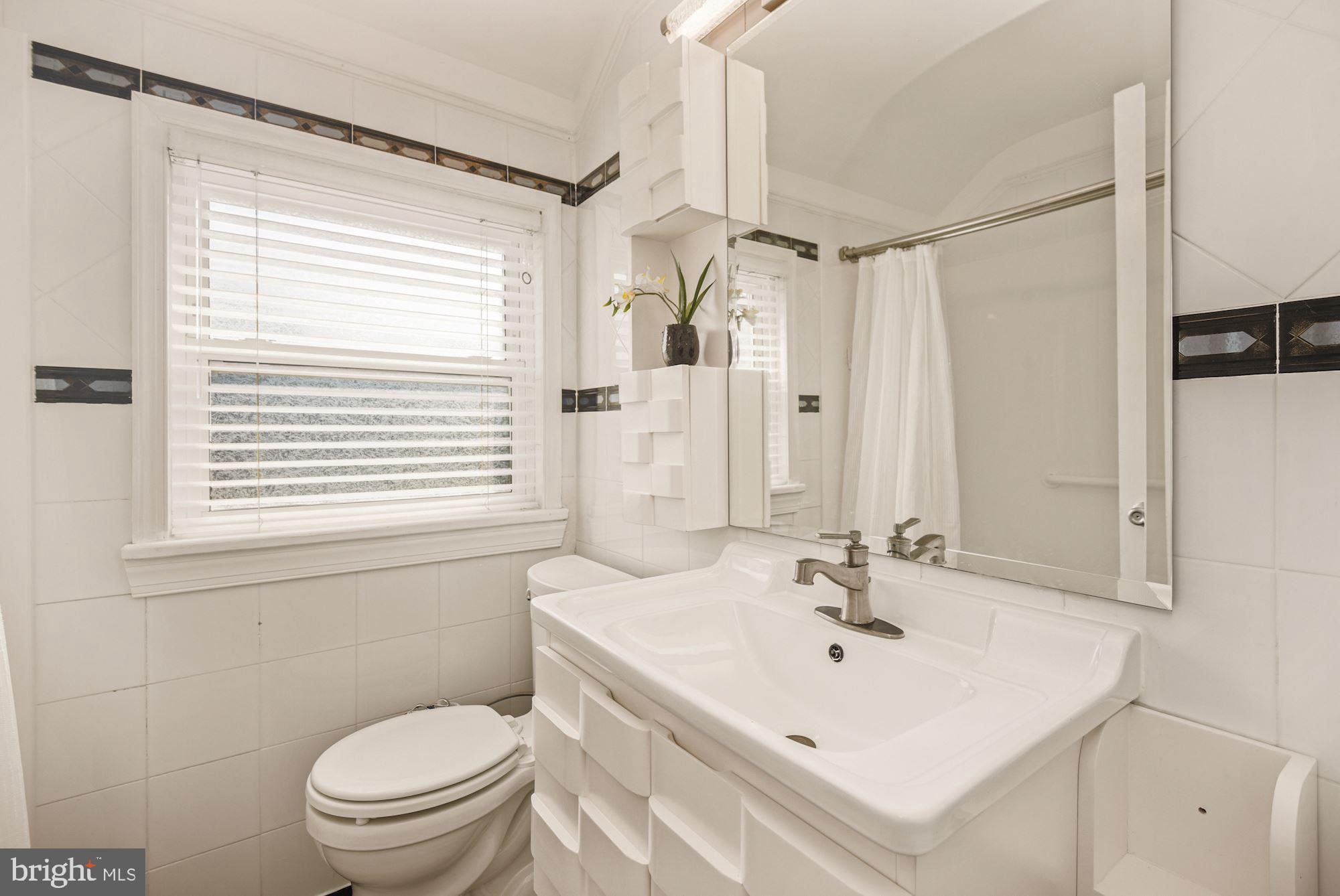 205 West Cameron Road Falls Church, VA 22046 - Photo 18 of 36 Upper Level Full Bathroom