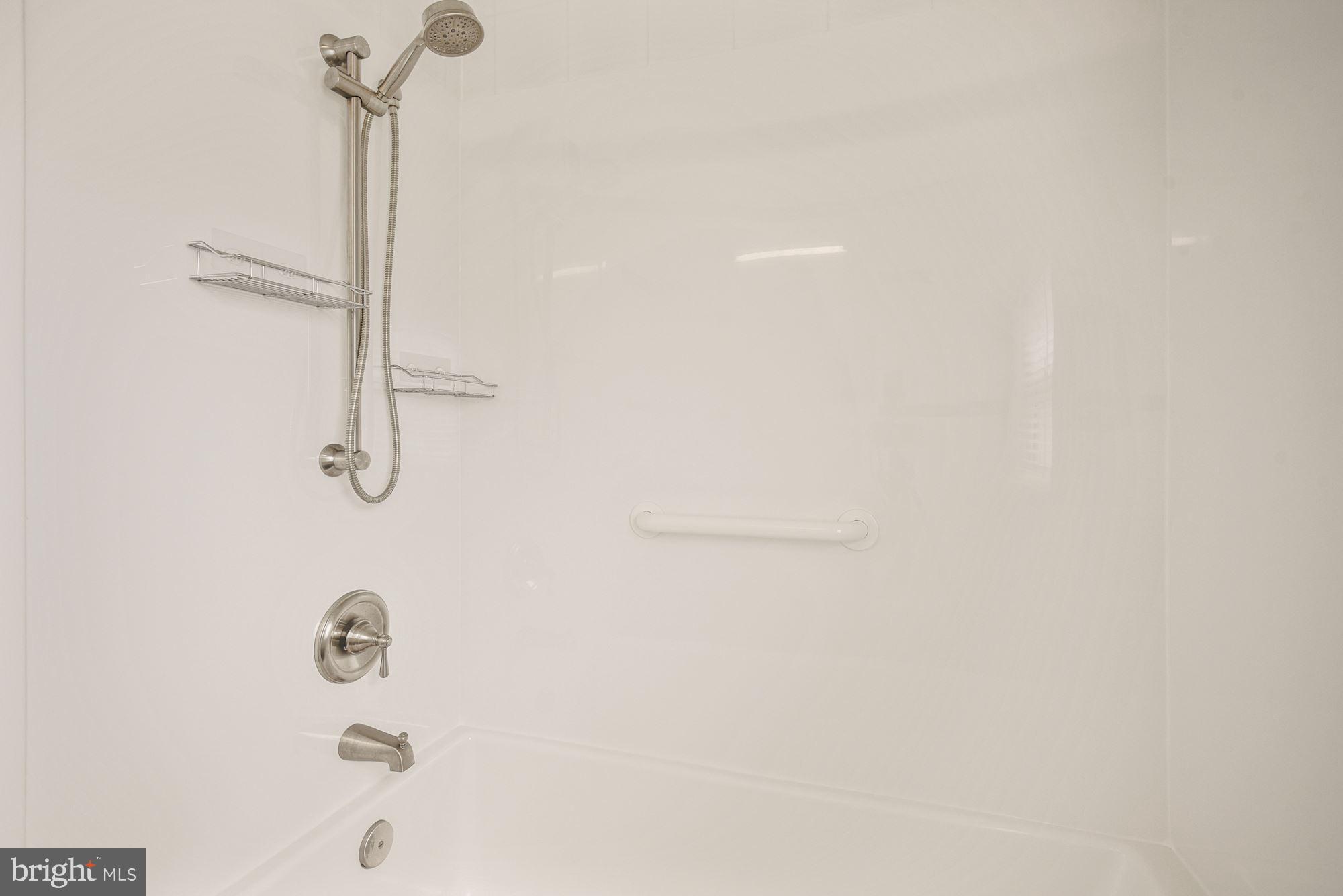 205 West Cameron Road Falls Church, VA 22046 - Photo 19 of 36 Upper Level Full Bathroom