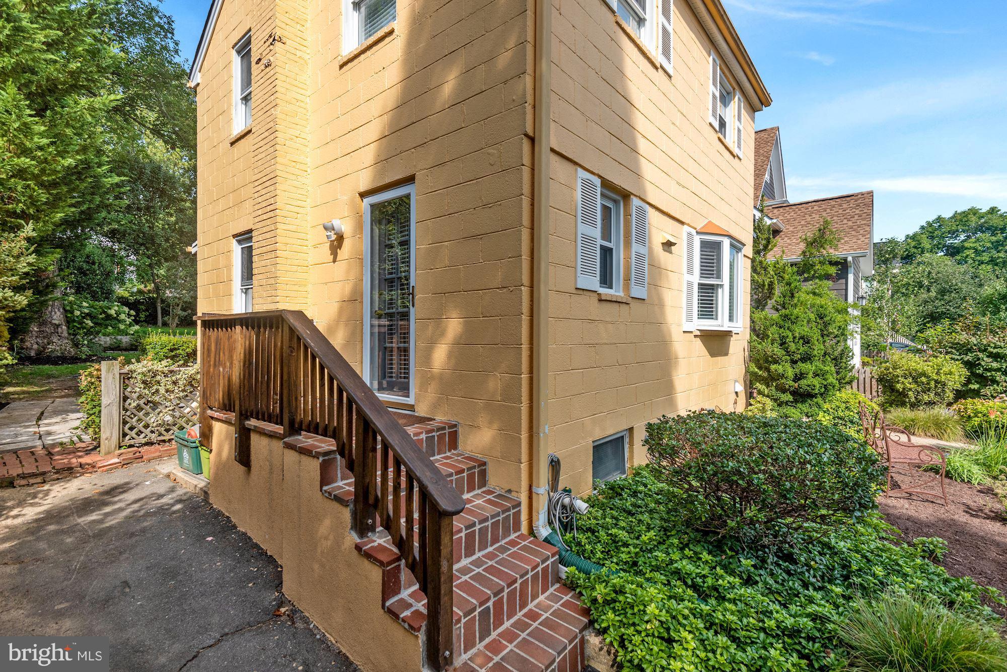 205 West Cameron Road Falls Church, VA 22046 - Photo 29 of 36 Exterior steps from Kitchen to driveway
