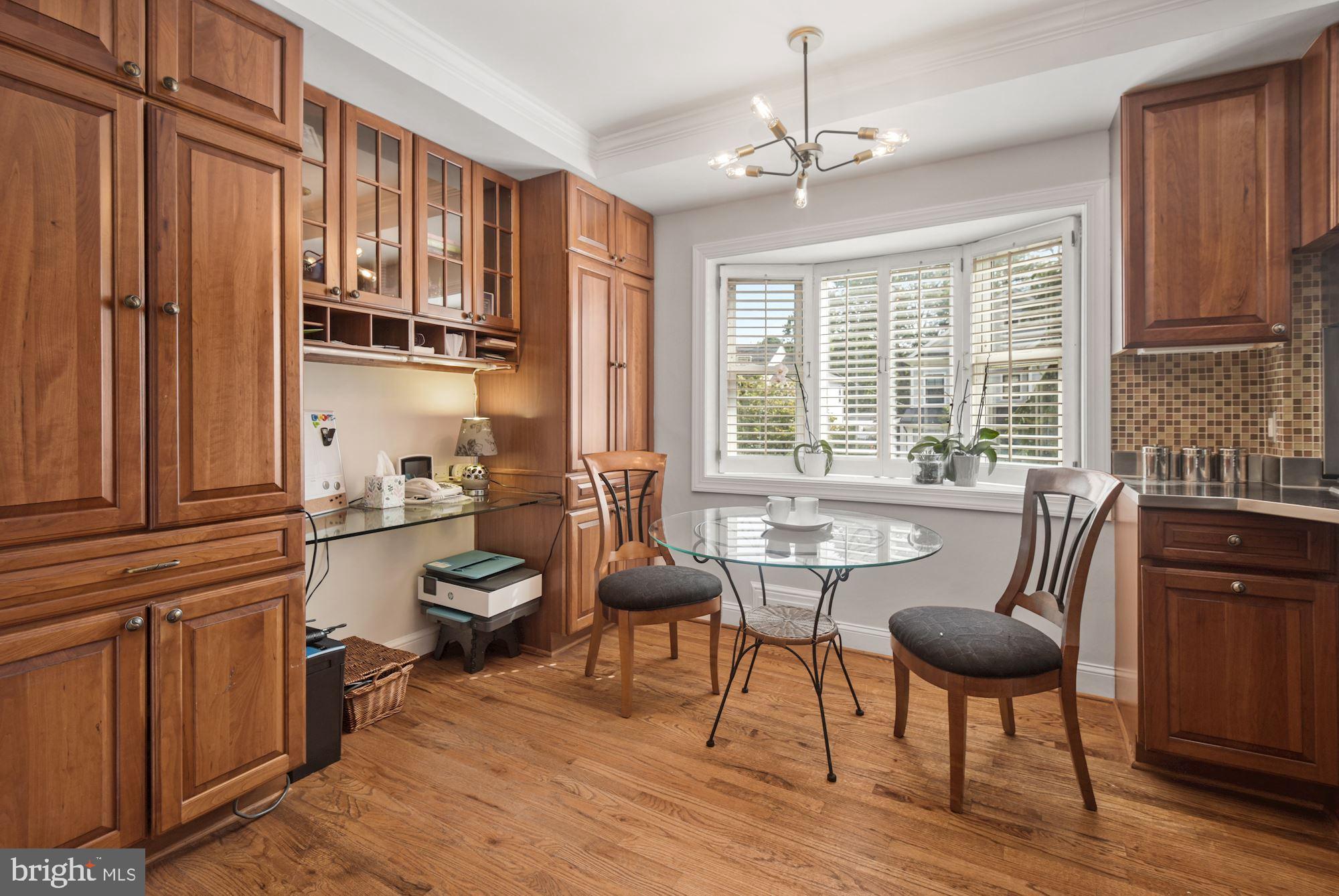 205 West Cameron Road Falls Church, VA 22046 - Photo 4 of 36 Breakfast area in kitchen is perfect for dining