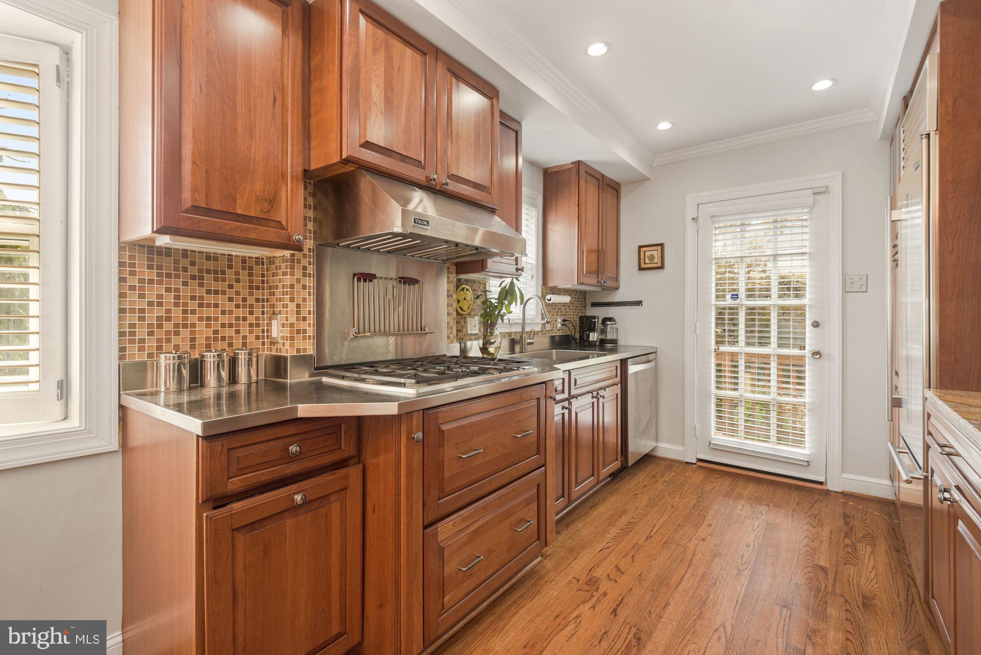 205 West Cameron Road Falls Church, VA 22046 - Photo 6 of 36 Beautiful cabinets & stainless steel counters