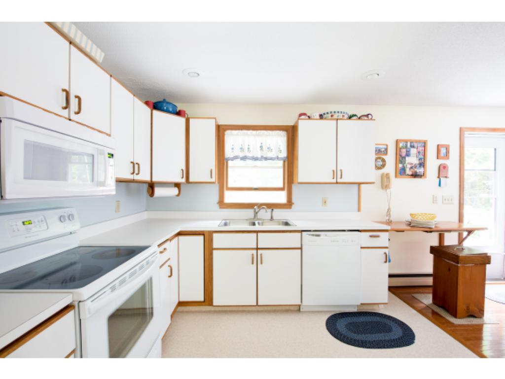 1009 Eaton Road Conway, NH 03818 - Photo 2 of 17