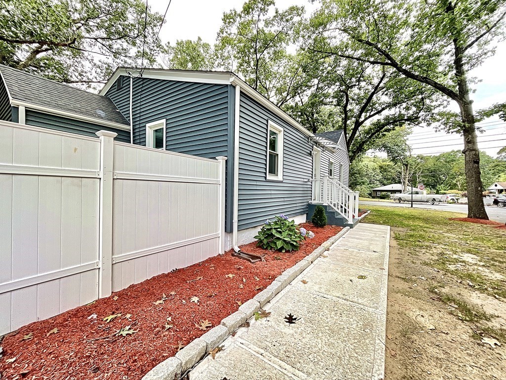 867 Roosevelt Avenue Springfield, MA 01109 - Photo 21 of 25