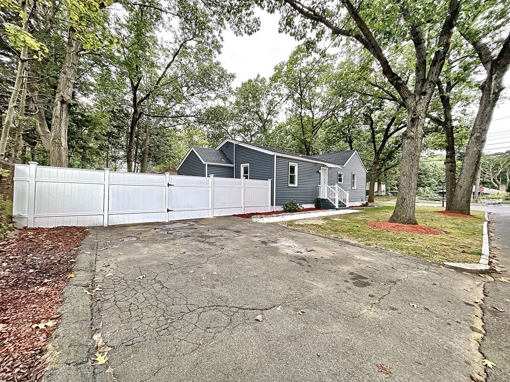 867 Roosevelt Avenue Springfield, MA 01109 - Photo 23 of 25