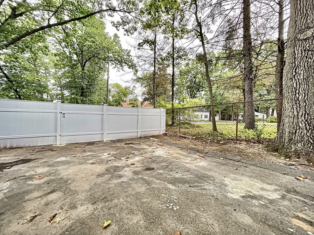 867 Roosevelt Avenue Springfield, MA 01109 - Photo 24 of 25