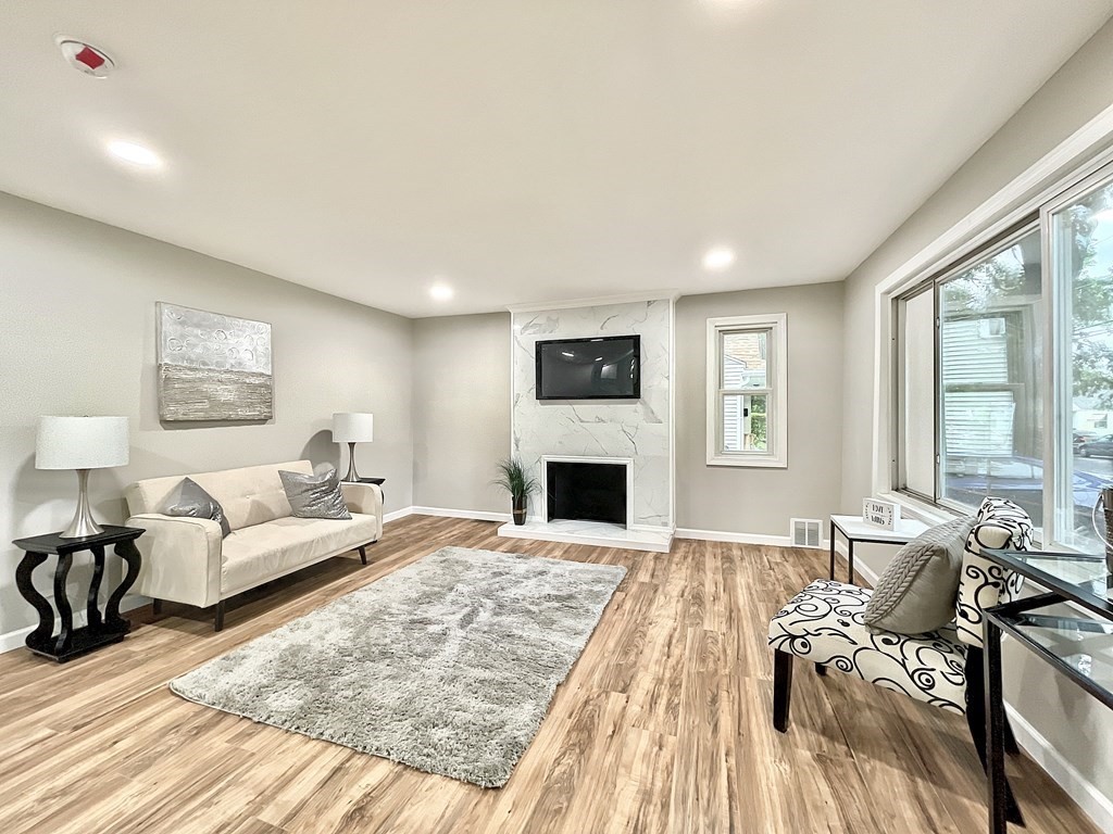 867 Roosevelt Avenue Springfield, MA 01109 - Photo 9 of 25