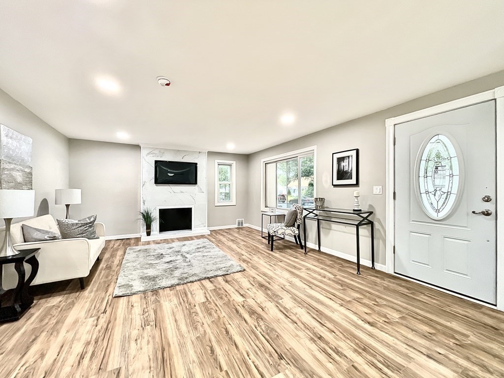 867 Roosevelt Avenue Springfield, MA 01109 - Photo 10 of 25