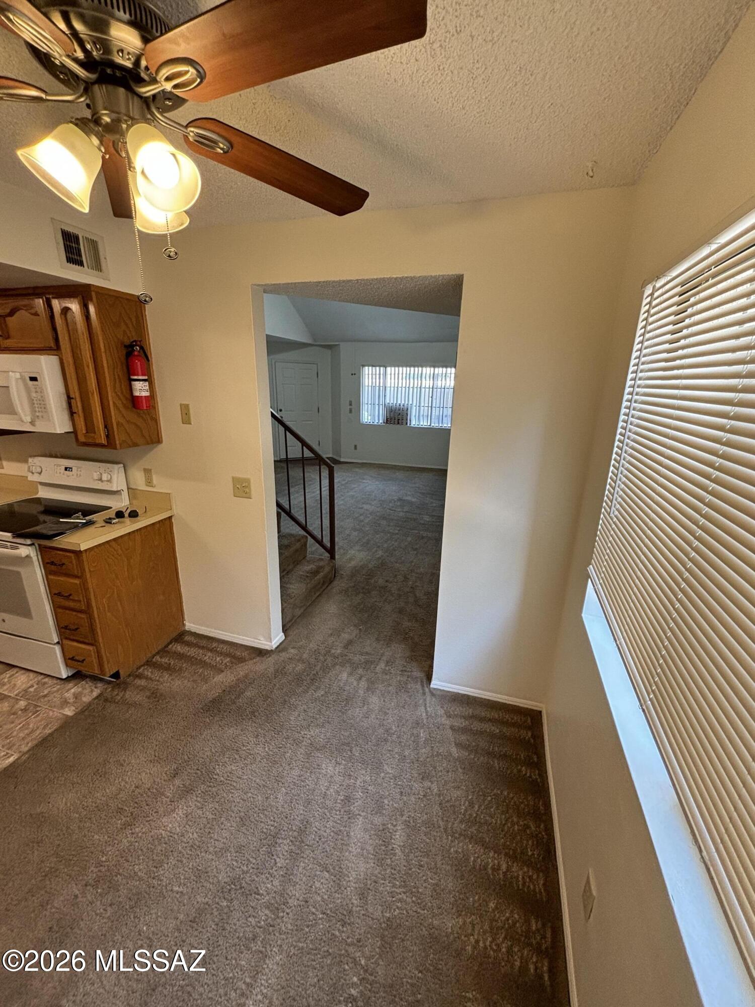 1200 East River Road, Unit F64 Tucson, AZ 85718 - Photo 3 of 23 Dining Area