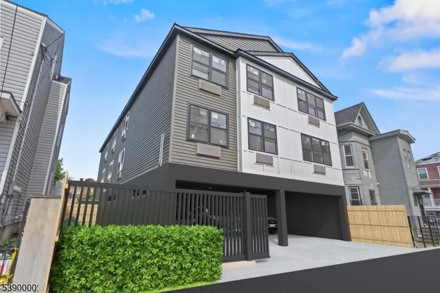 $1,800 | 200 Summer Street, Unit 1, Paterson, NJ 07501