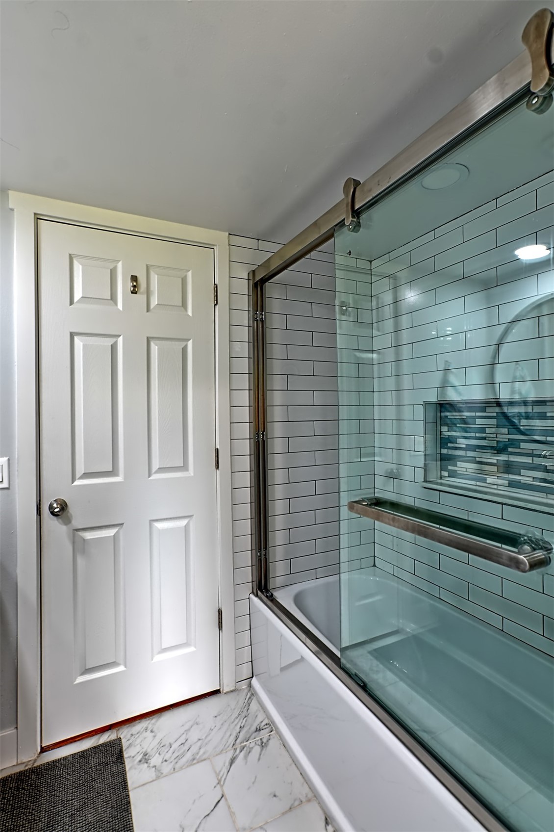 1052 Redmond Avenue Northeast Renton, WA 98056 - Photo 15 of 28 Gallery Image 15