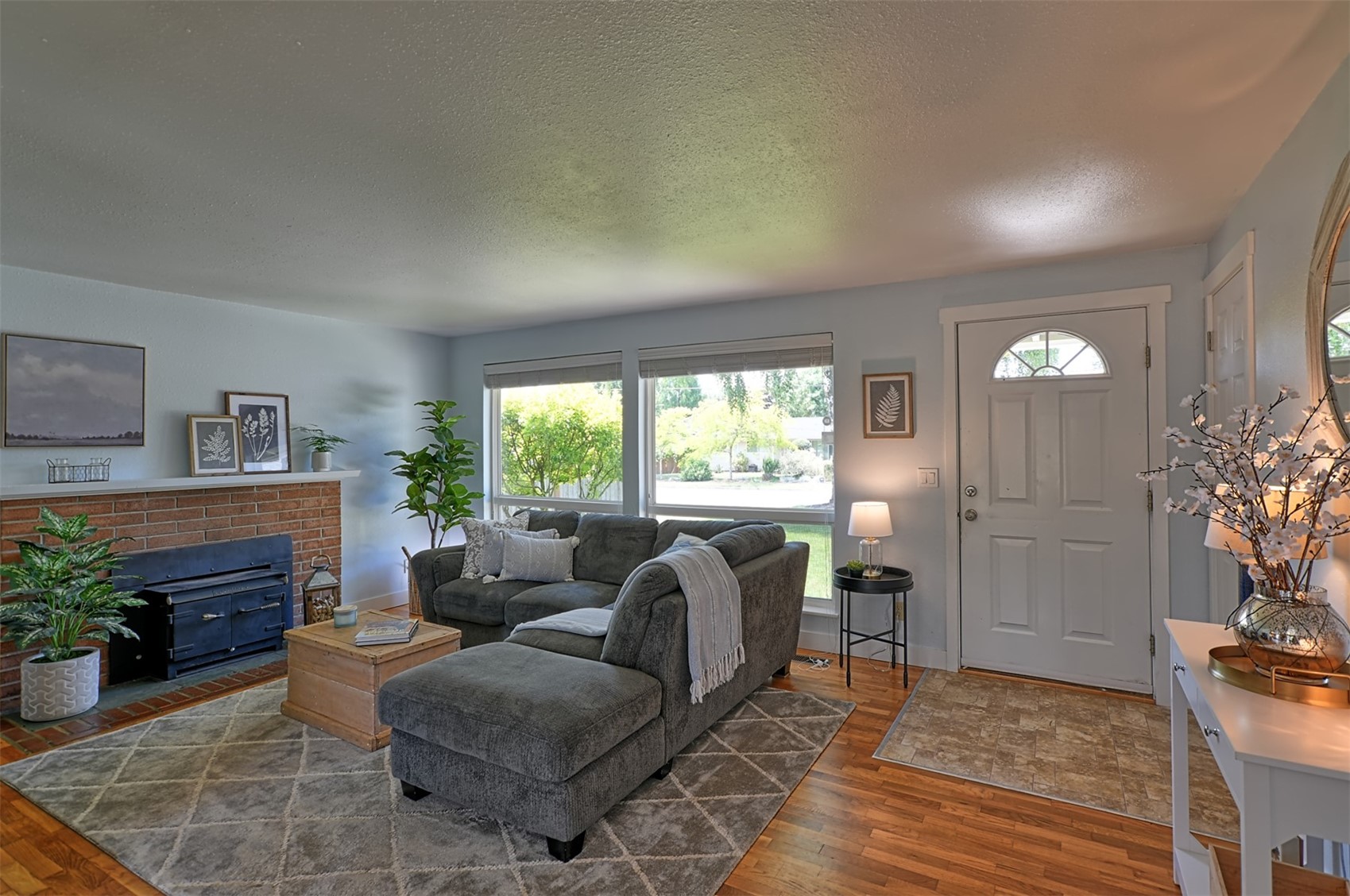 1052 Redmond Avenue Northeast Renton, WA 98056 - Photo 2 of 28 Gallery Image 2