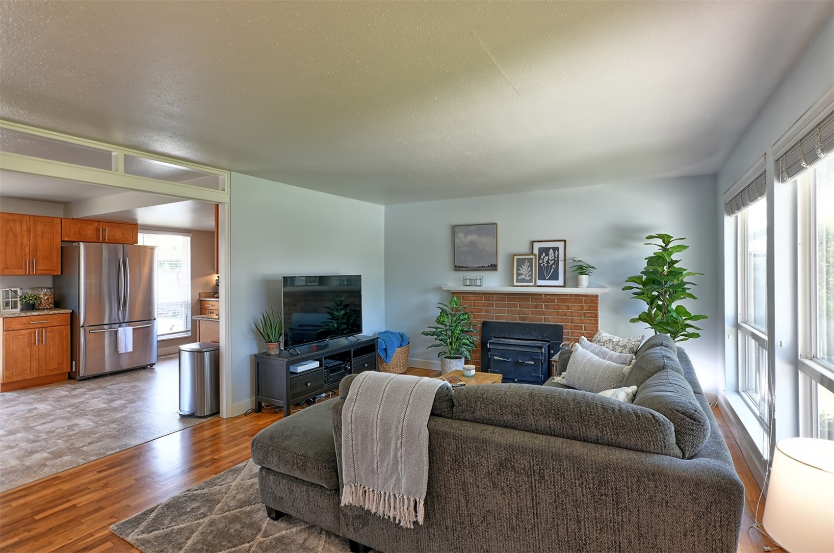 1052 Redmond Avenue Northeast Renton, WA 98056 - Photo 3 of 28 Gallery Image 3
