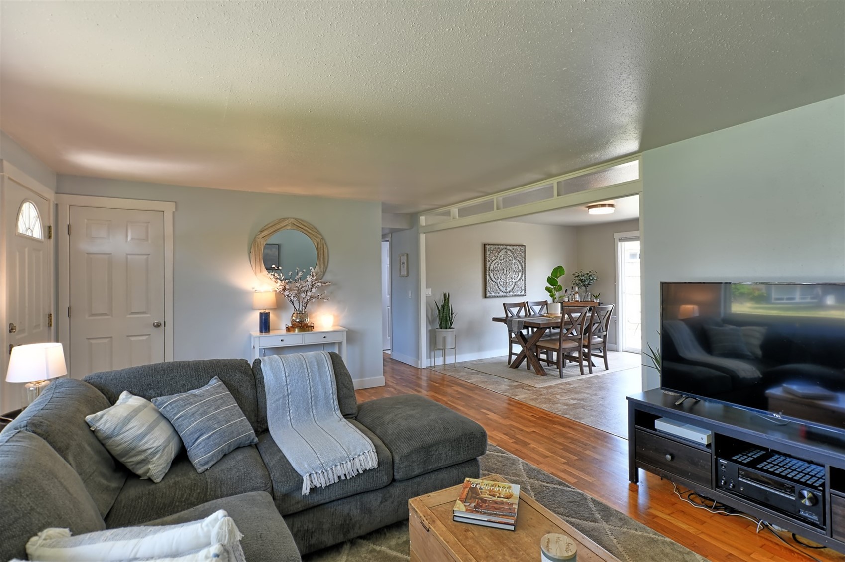 1052 Redmond Avenue Northeast Renton, WA 98056 - Photo 4 of 28 Gallery Image 4