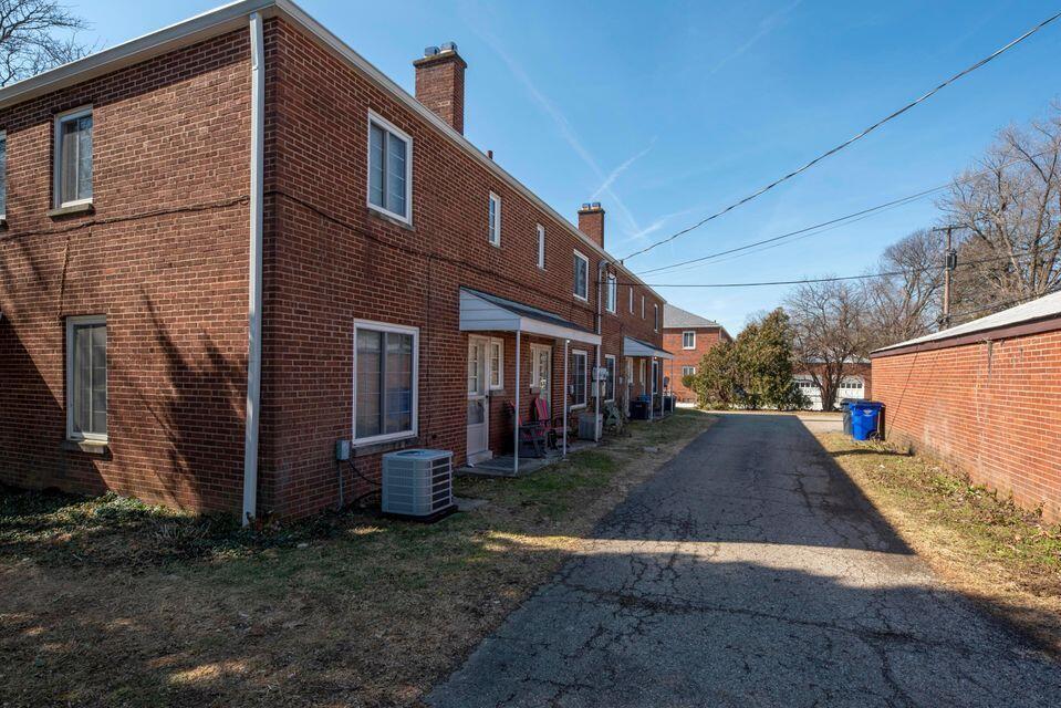 1532 Waltham Road Columbus, OH 43221 - Photo 4 of 16 20220309171215665045000000-o