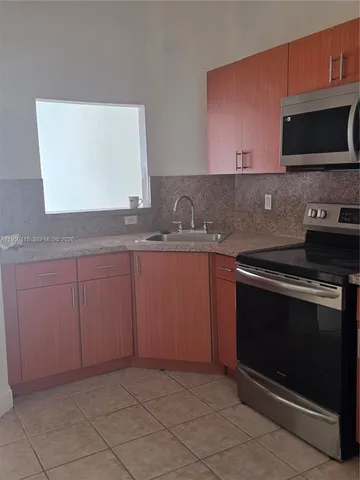 $2,000 | 124 Northeast 13th Street, Unit 21, Homestead, FL 33030