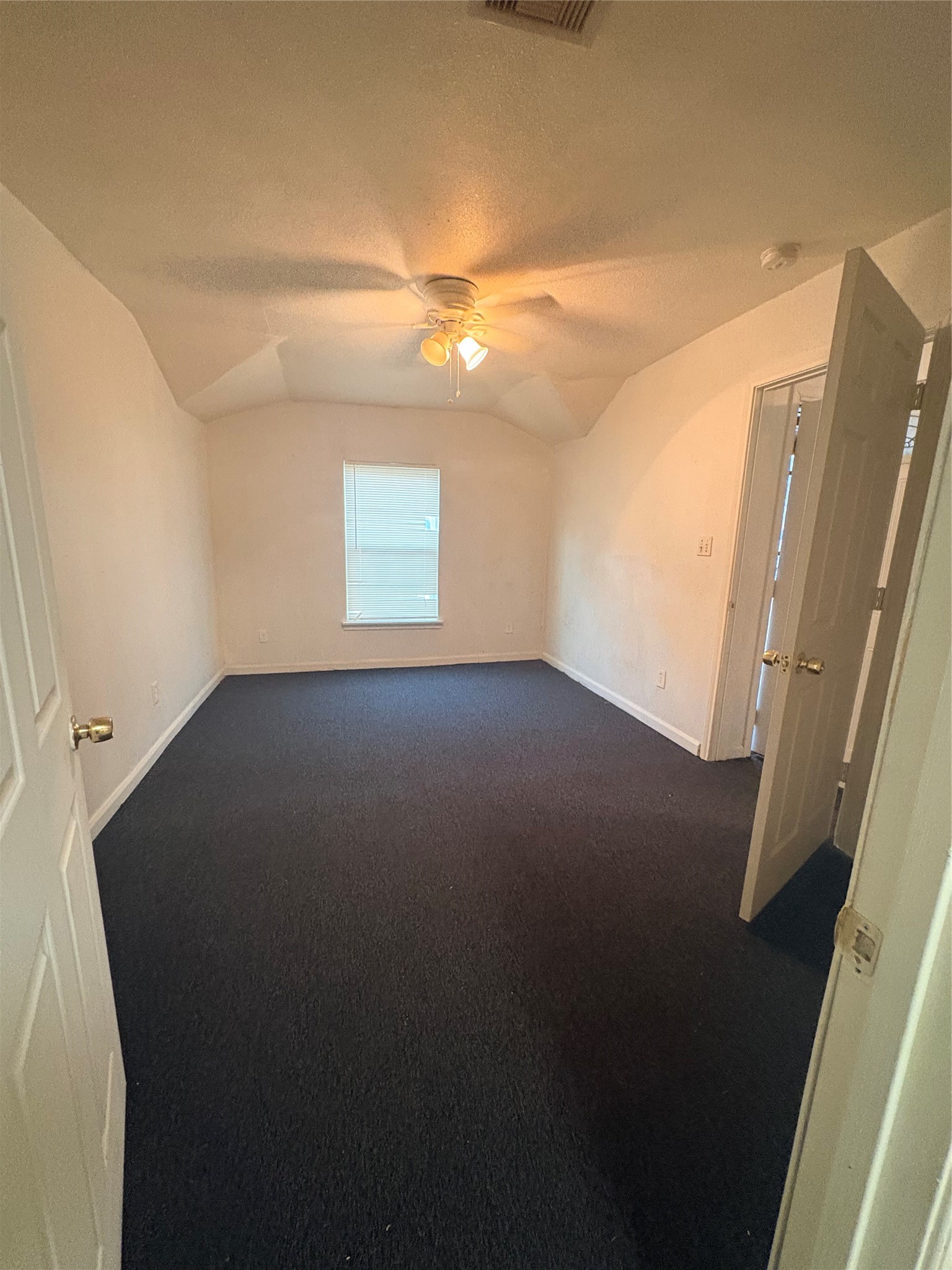 5510 Chennault Road Houston, TX 77033 - Photo 5 of 10 a view of empty room with windows