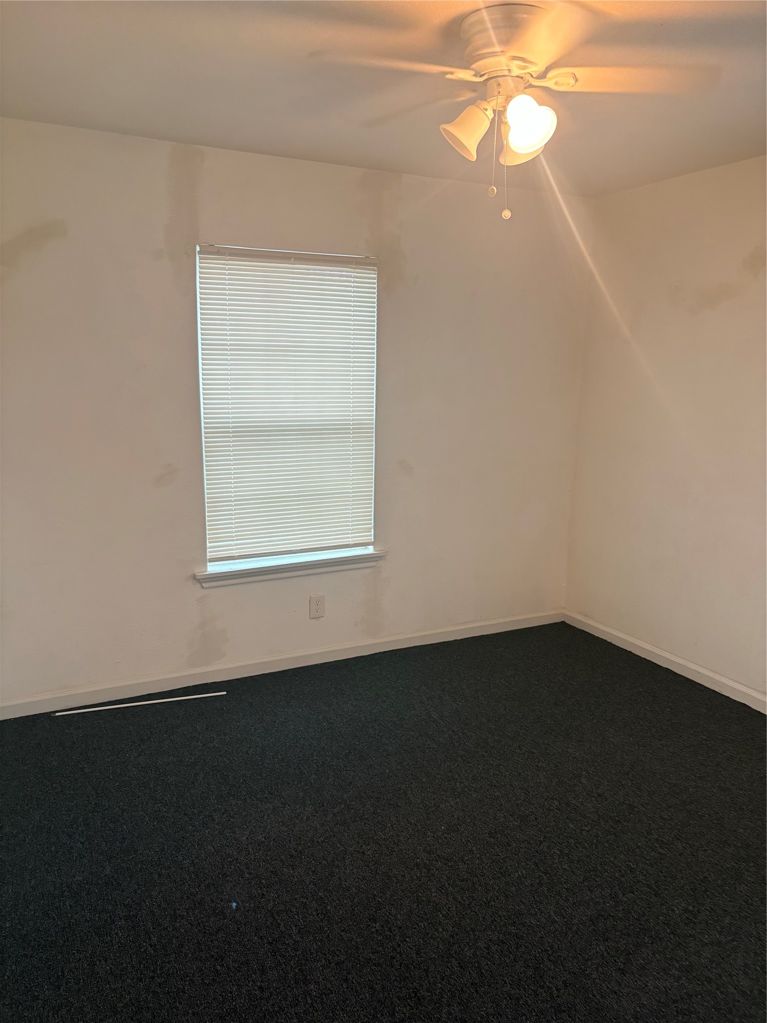5510 Chennault Road Houston, TX 77033 - Photo 7 of 10 an empty room with a window