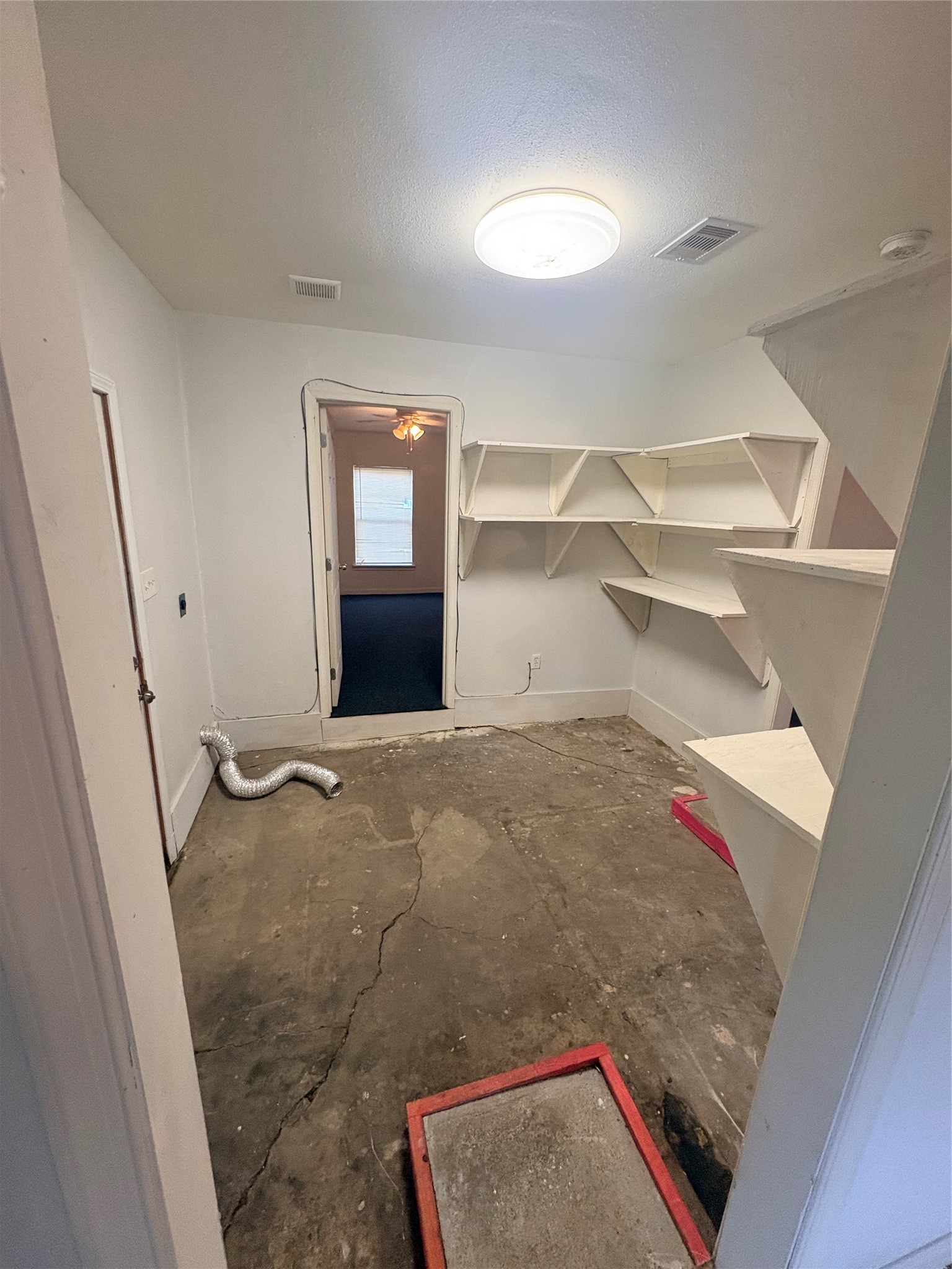 5510 Chennault Road Houston, TX 77033 - Photo 10 of 10 a view of small space