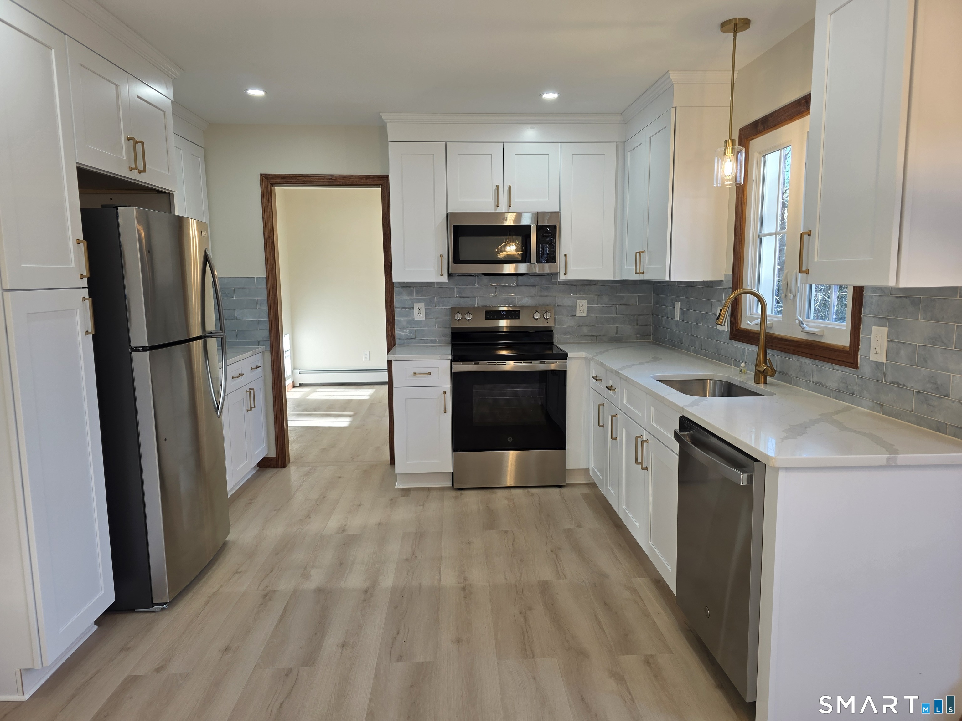 29 Brook Pine Drive Shelton, CT 06484 - Photo 9 of 36